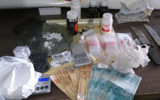 Droga, dinheiro e demais objetos apreendidos pela Polícia Civil 