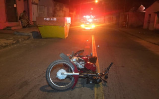 Motociclista colide em contêiner no bairro São João