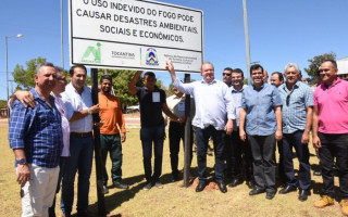 Carlesse acompanhado de autoridades inaugurou o circuito de sinalização