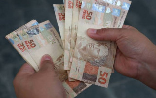 O governo propôs salário mínimo de R$ 1.040 para 2020