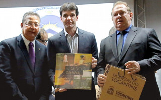 Tom Lyra, Marcelo Álvaro e o governador Carlesse, durante lançamento do Investe Turismo