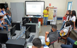 Palestras estão ocorrendo nas unidades de saúde e escolas