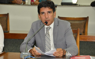 Prof. Júnior Geo busca assinaturas na Assembleia para instaurar CPI do PlanSaúde