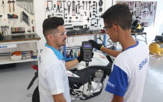 Cursos nas áreas de Tecnologia, Vestuário, Eletricidade, Eletroeletrônica, Energia Renovável, Construção, Automotiva,