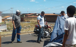 Criança foi atropela quando desceu de ônibus.