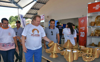 Carlesse visitou os stands do Governo do Estado e do Sebrae.