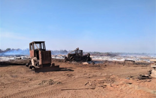 Máquinas foram destruídas pelas chamas em madeireira em Dueré