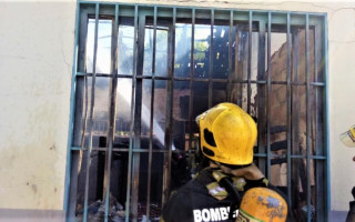 Bombeiros combatem fogo em alojamento da Escola Família Agrícola em Porto Nacional