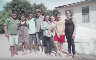 Obra mostra histórias de famílias que tiveram as vidas transformadas com a chegada da água tratada