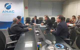 Deputado federal Tiago Dimas (SD-TO) em reunião com diretor da Anac