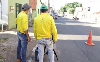 Um radar estático é colocado em cada aproximação, registrando a quantidade de veículos que trafegam naquelas vias.