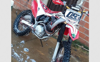 Moto de trilha modelo Honda CRF 230