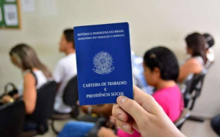  Foram 10.867 admissões e 9.109 desligamentos