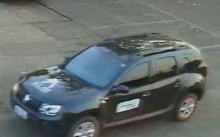 imagens de uma câmera de segurança mostra o carro transitando pela cidade.