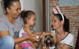 Os pacientes e acompanhantes interagiram com os pets.