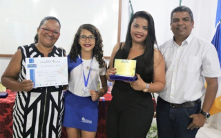 A aluna Jasmyn de Oliveira, do 5º ano da Escola Municipal Gentil Pereira Brito, foi classificada para a semifinal da Olimpíada de Língua Portuguesa.