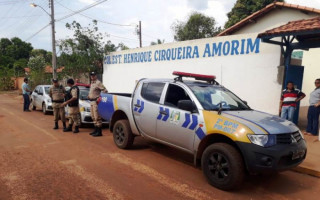 Criminosos invadiram a escola e fizeram arrastão 