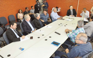 Reunião na tarde desta quinta-feira, 10, entre o secretário da Sefaz, Sandro Henrique, e os representantes dos frigoríficos