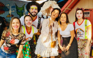 O grupo Chambari com Mocotó trouxe a alegria do circo para a garotada.