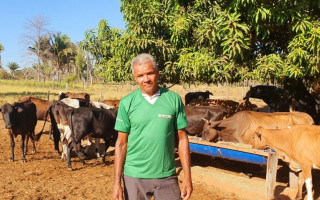 O produtor Valdir Silva conseguiu aumentar a produção de leite após Assistência Técnica do Senar.