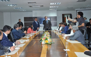 Governador Mauro Carlesse esteve na sede do Poder Legislativo e  reafirmou austeridade da gestão