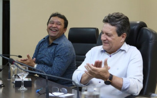Dep. Federal Osires Damaso, presidente do PSC, em reunião com dep. estadual Elenil 