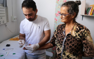 Maria Ferreira foi uma das 60 pessoas atendidas na unidade básica de saúde Dr. Francisco Barbosa de Brito.