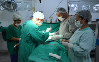 Equipe realzando cirurgias no Hospital de Gurupi 