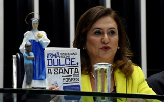 Sessão realizada para homenagear a primeira santa brasileira, foi proposta pela senadora Kátia Abreu.