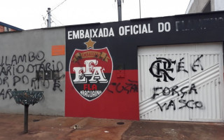 Vândalos picharam o muro da Embaixada do Flamengo em Araguaína.