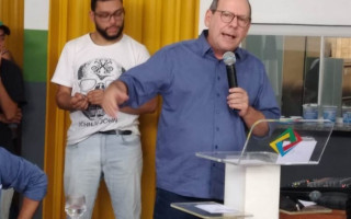 Prefeito Ronaldo Dimas (Podemos) durante inauguração de Escola
