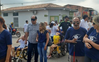 Gipão e outros parlamentares participaram da caminhada que abriu a Semana de Conscientização dos Direitos da Pessoa com Deficiência.