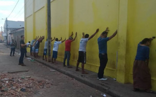 Policiais Civis da DRR e DENARC em ação na feirinha em Araguaína.