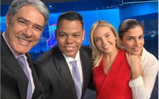 Tiago Rogeh apresentou o JN em 19 de outubro, ao lado da representante do Ceará. 