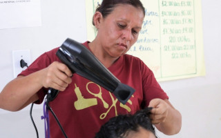 A ação foi promovida pelos formandos do Curso de Cabeleireiro.