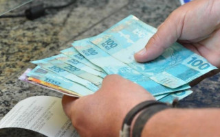 O 13º salário dos servidores será creditado nas contas nesta sexta-feira, dia 13.