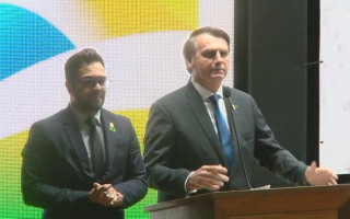 Presidente Jair Bolsonaro discursa no Palácio Araguaia, em Palmas