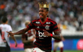 Bruno Henrique, do Flamengo, conquista prêmio de melhor jogador do Brasileirão