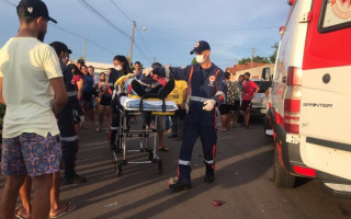 Motociclista foi atendido pelo SAMU.