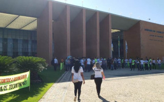 Mobilização de Defensores Públicos do Tocantins na Assembleia.