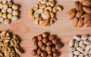 Recomenda-se que, diariamente, a pessoa se alimente de cerca de 30 g dessas sementes. 
