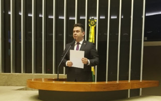 Tiago Dimas durante discurso na Câmara dos Deputado.