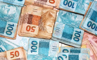 Dos 5.467 funcionários, 2.870 já haviam recebido 50% do décimo durante o ano