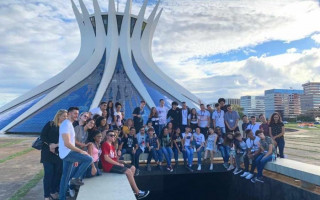 Os jovens embaixadores estão em Brasília durante a semana visitando pontos turísticos da Capital.