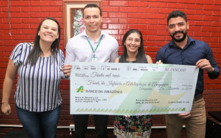 Basa realizou a entrega de um cheque simbólico no valor de R$ 30 mil.