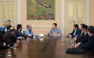 Comitiva de Araguaína é recebida pelo prefeito Nelson Marchezan Júnior, em Porto Alegre.