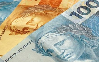 Atualmente, salário mínimo está em R$ 1.045. Novo valor consta na proposta de orçamento do ano que vem.