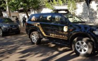 PF cumpre mandado de condução coercitiva na casa de Siqueira Campos.