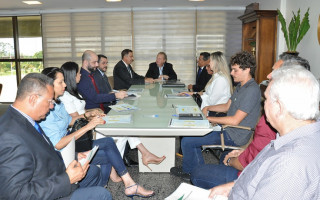 O governador do Tocantins Mauro Carlesse recebeu nesta segunda-feira, 20, grupos de empresários do Estado