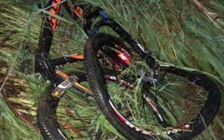 Bicicleta do ciclista Danilo Rodrigues ficou destruída. 